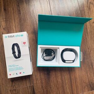 Fitbit Alta HR in Black with Charger Size Small Band